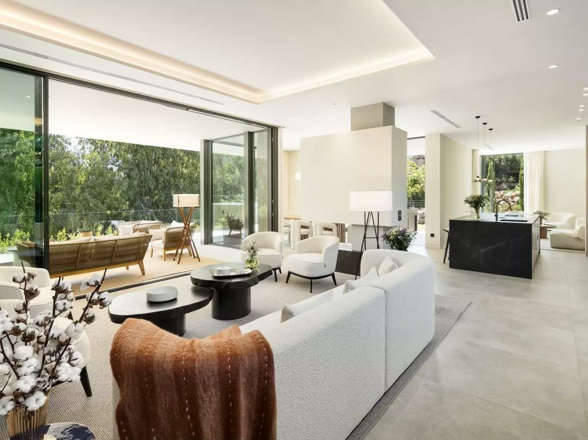 6-bedroom Villa In Marbella, Spain (785 M²)