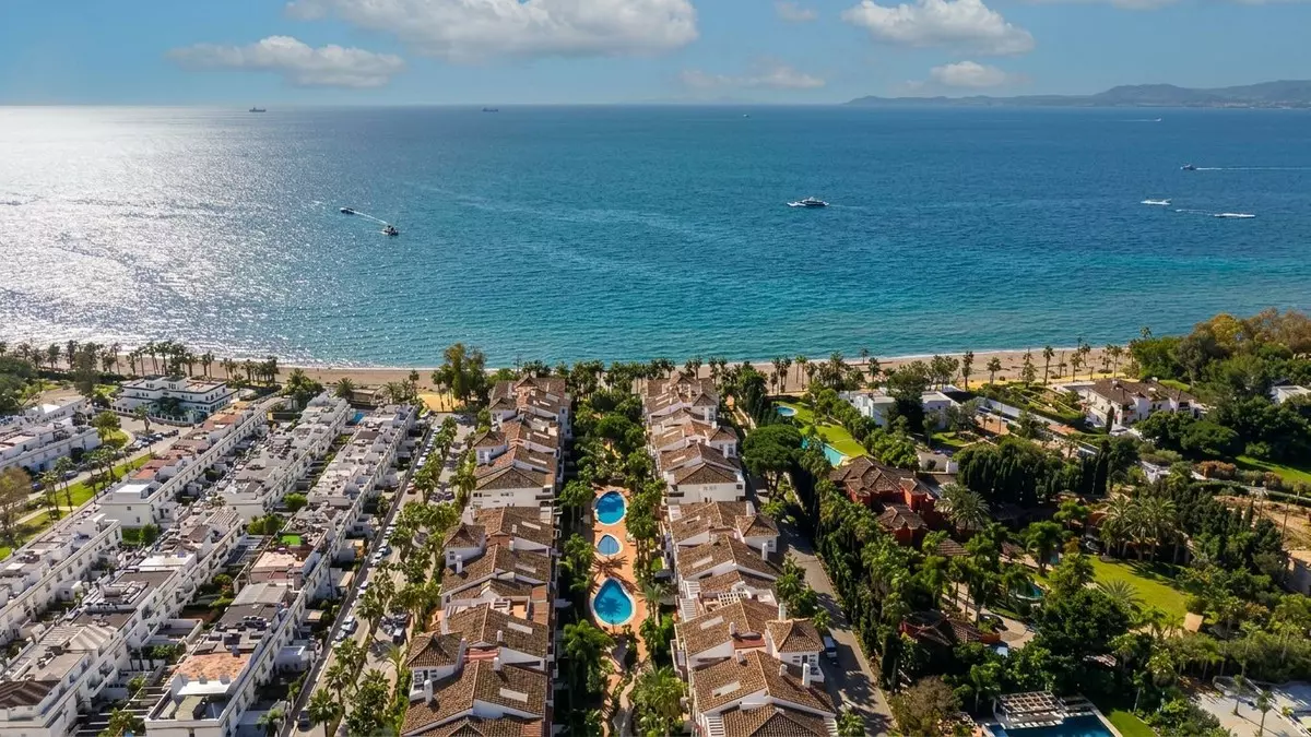 2-bedroom Apartment In Marbella, Spain (121 M²)