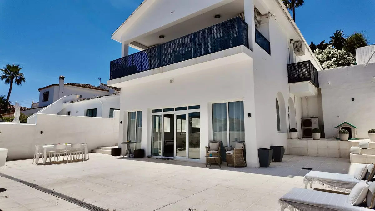 4-bedroom Villa In Marbella, Spain (321 M²)