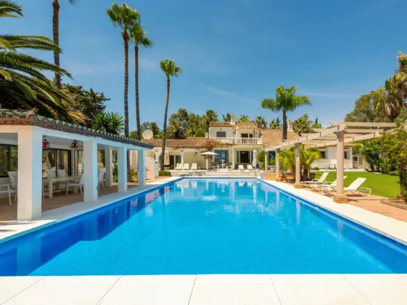 6-bedroom Villa In Estepona, Spain (952 M²)