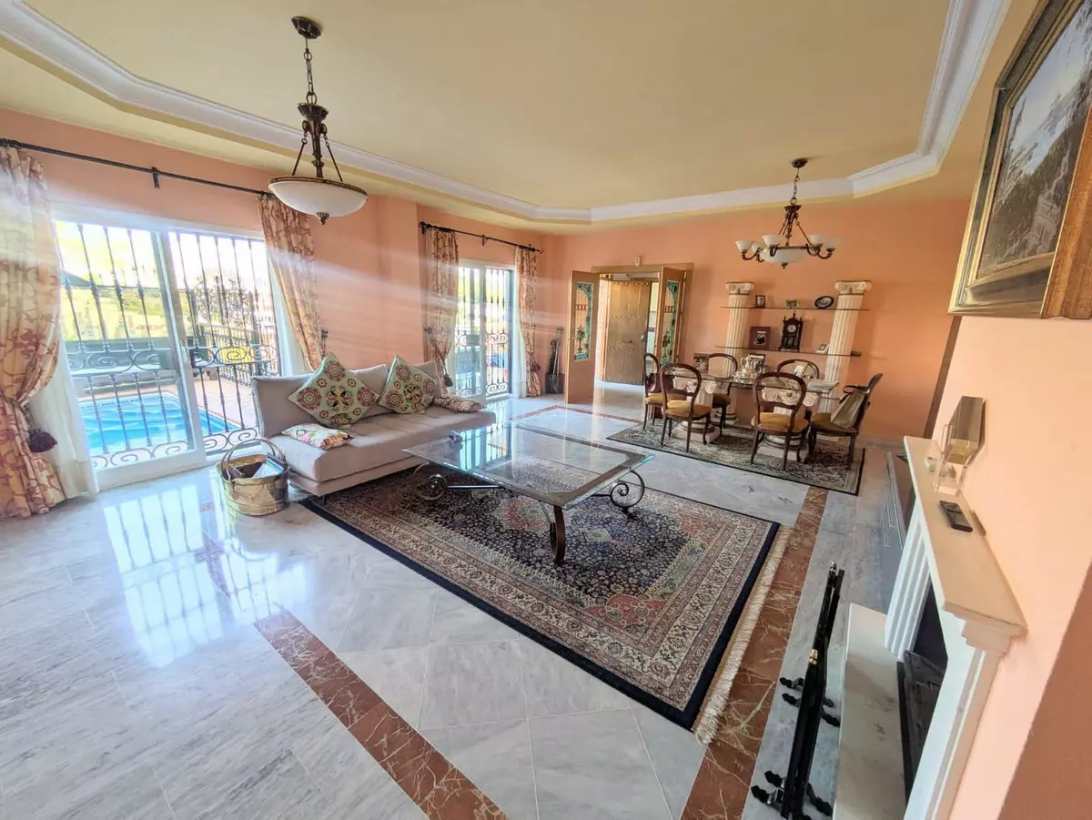 5-bedroom Villa In Málaga, Spain (403 M²)