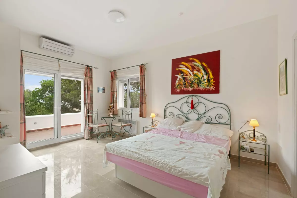 2-bedroom Apartment In Marbella, Spain (125 M²)