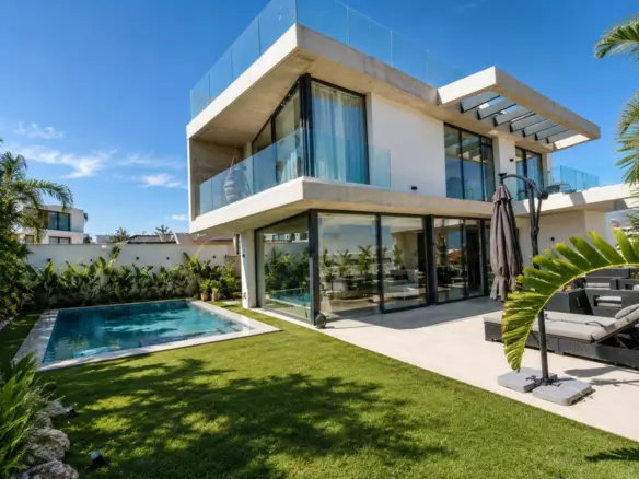 5-bedroom Villa In Marbella, Spain (285 M²)