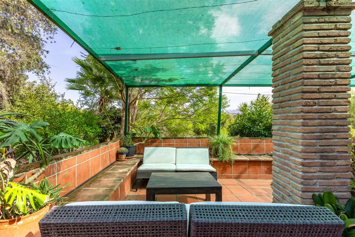 3-bedroom Country House In Coín, Spain (189 M²)