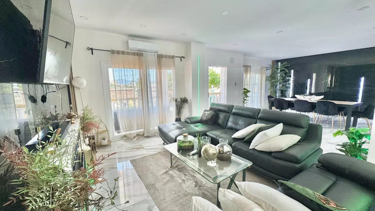 5-bedroom Villa In Alhaurín De La Torre, Spain (250 M²)