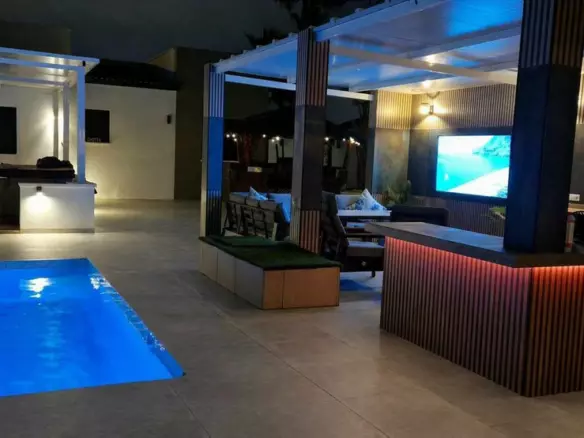 5-bedroom Villa In Torrevieja, Spain (280 M²)