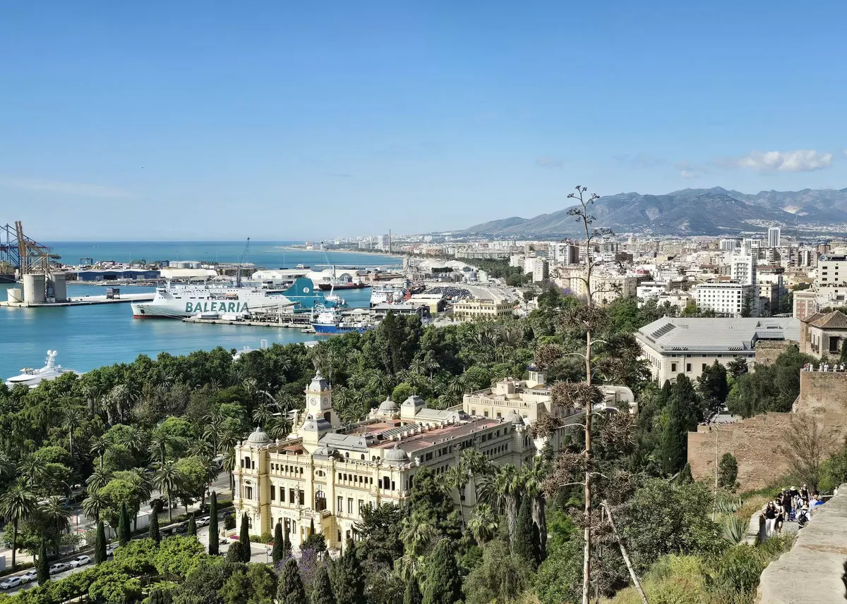 3-bedroom Apartment In Málaga, Spain (102 M²)