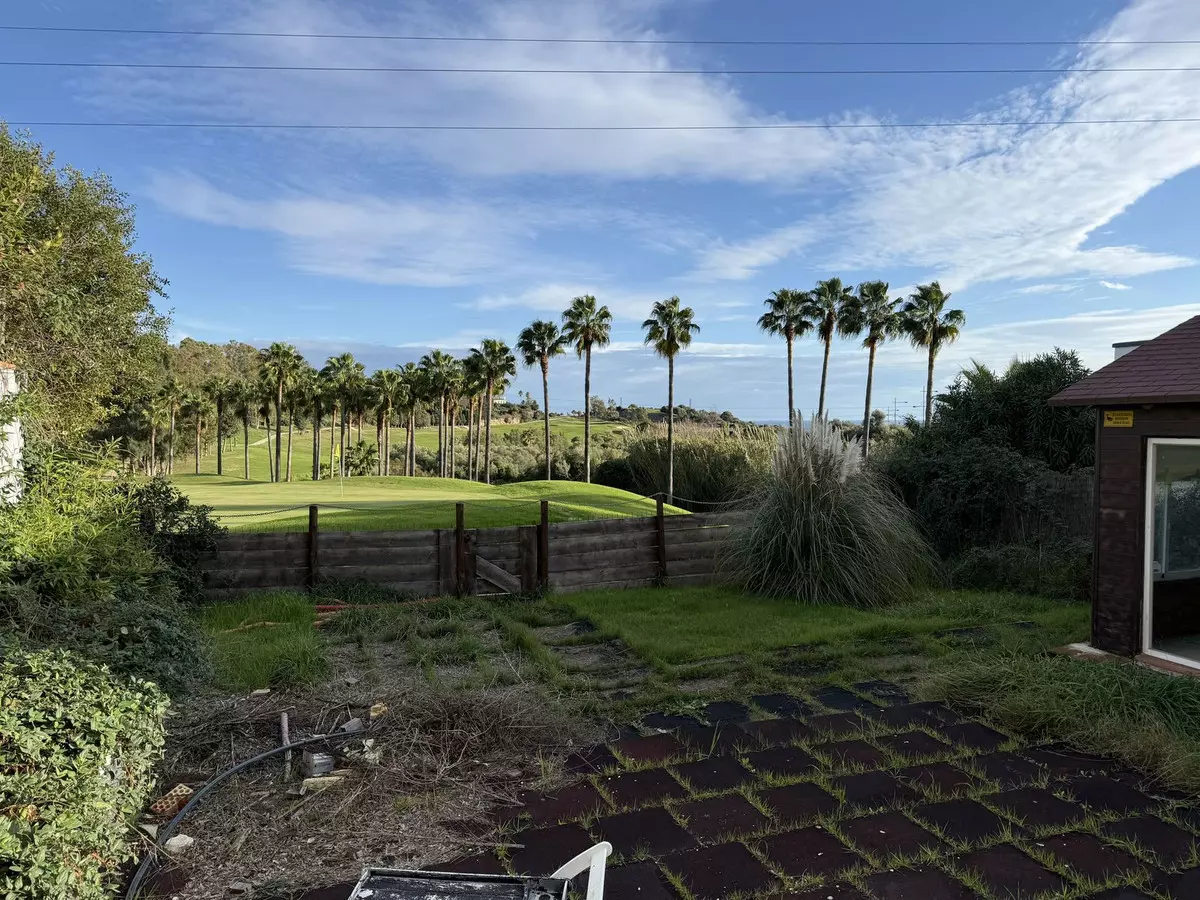 3-bedroom Villa In Estepona, Spain (142 M²)