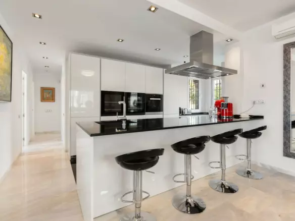3-bedroom Apartment In Marbella, Spain (151 M²)
