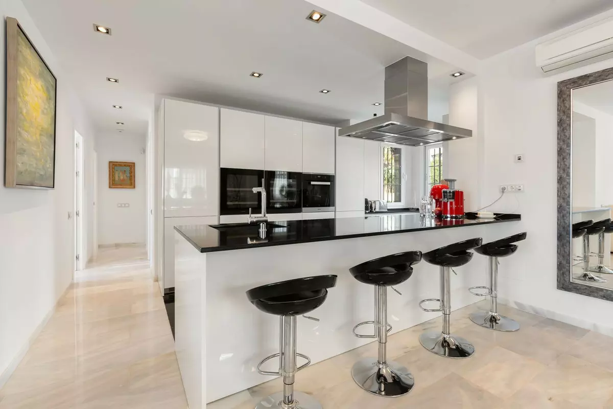 3-bedroom Apartment In Marbella, Spain (151 M²)