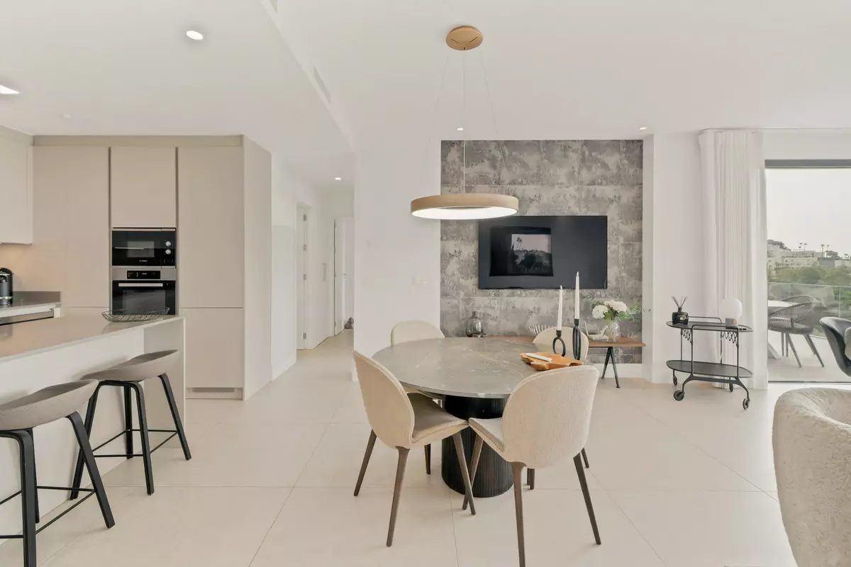 2-bedroom Apartment In Benahavis, Spain (113 M²)