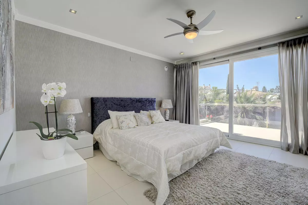5-bedroom Villa In Marbella, Spain (627 M²)