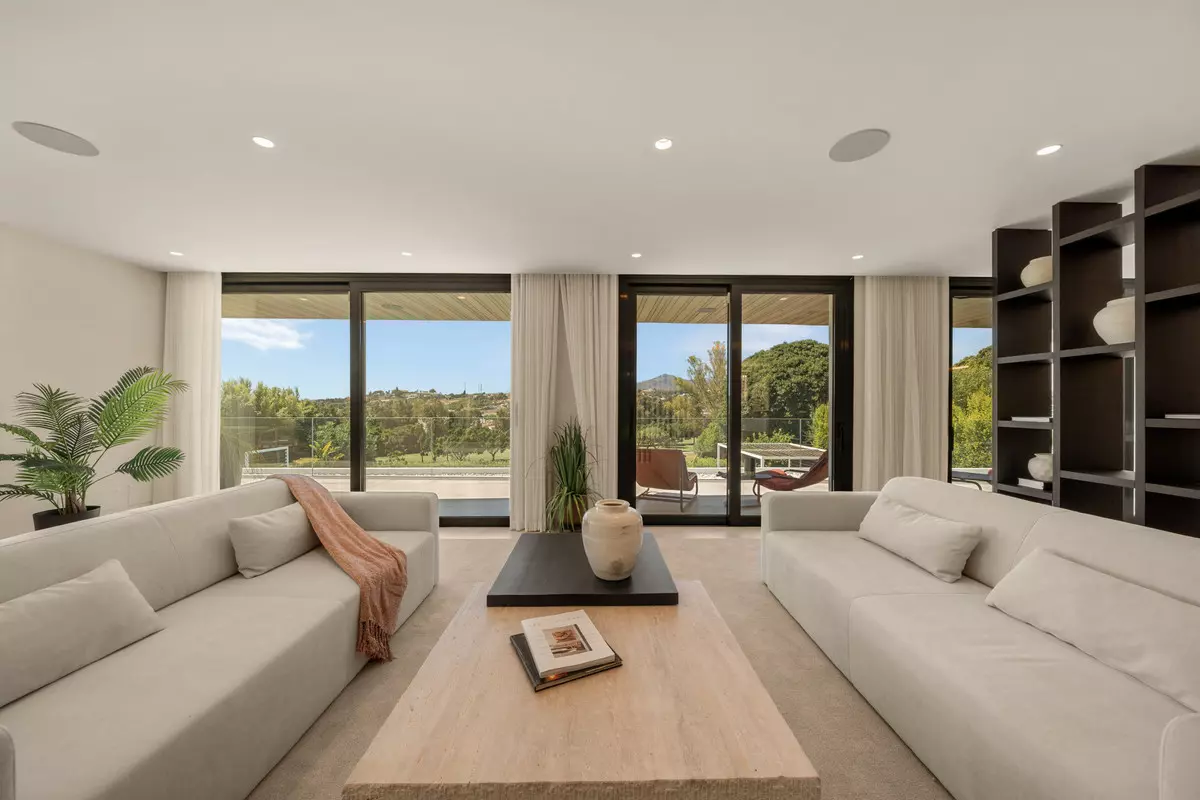 5-bedroom Villa In Marbella, Spain (342 M²)