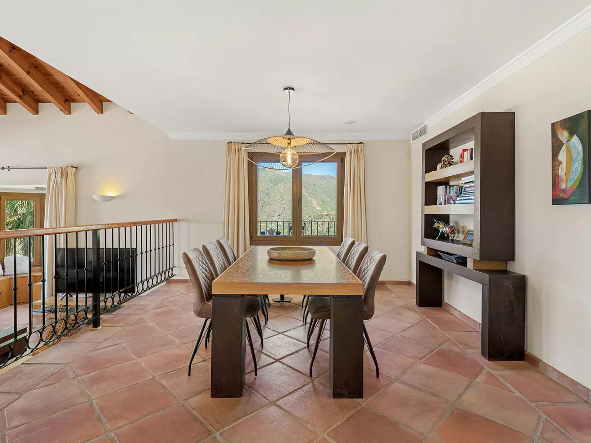 5-bedroom Villa In Benahavis, Spain (414 M²)