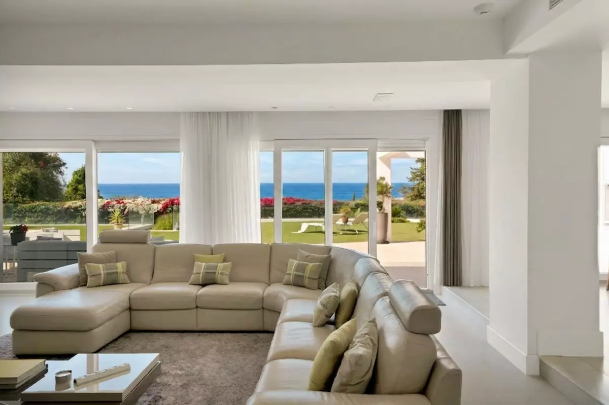 6-bedroom Villa In Marbella, Spain (413 M²)