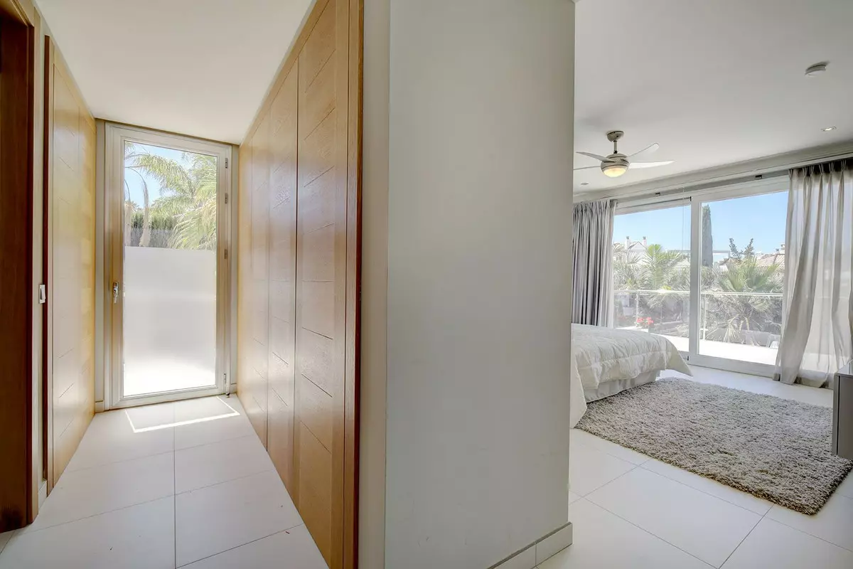 5-bedroom Villa In Marbella, Spain (627 M²)