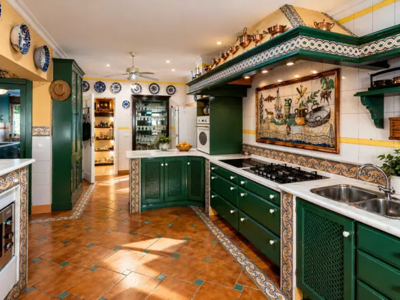 5-bedroom Villa In Marbella, Spain (650 M²)
