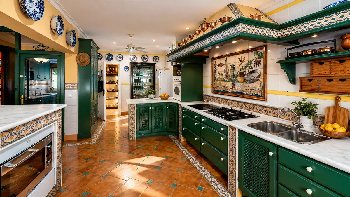 5-bedroom Villa In Marbella, Spain (650 M²)