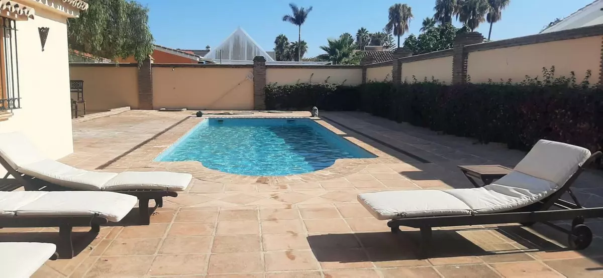 4-bedroom Villa In Estepona, Spain (177 M²)