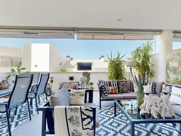 2-bedroom Apartment In Fuengirola, Spain (177 M²)