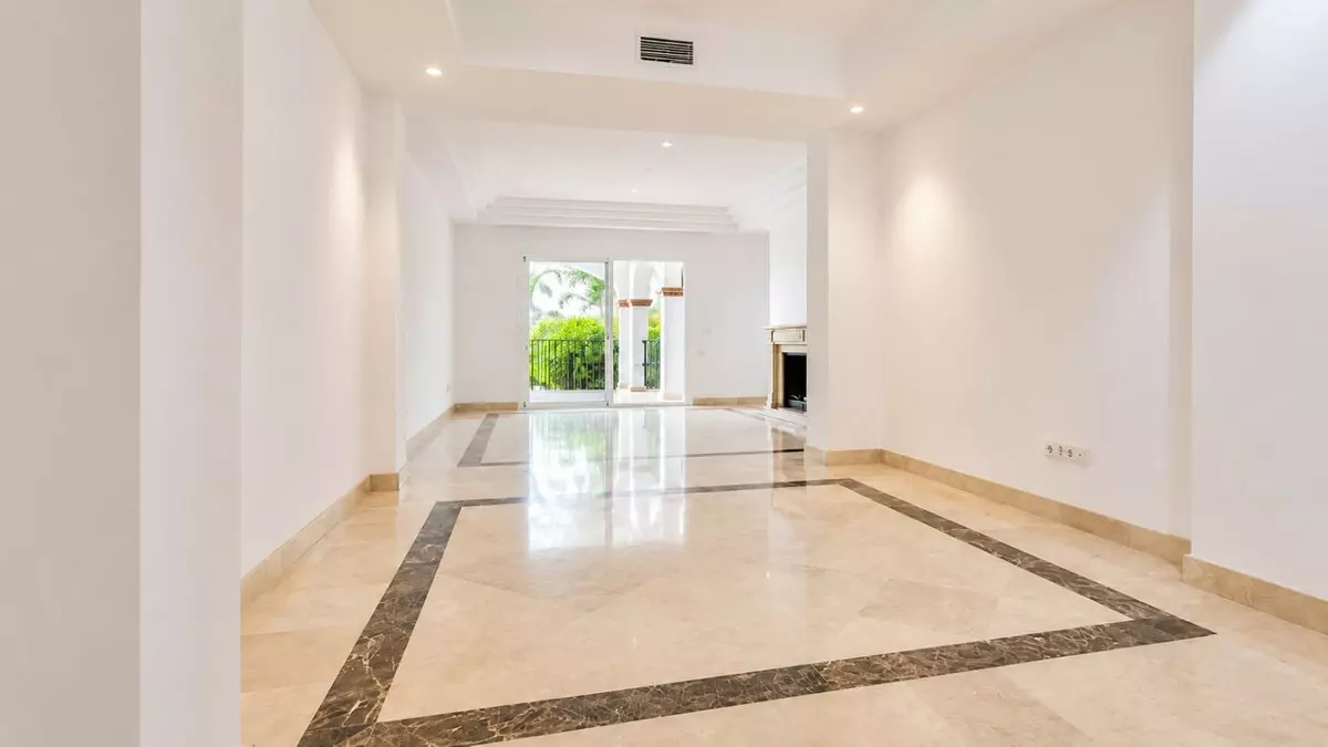 3-bedroom Apartment In Marbella, Spain (162 M²)