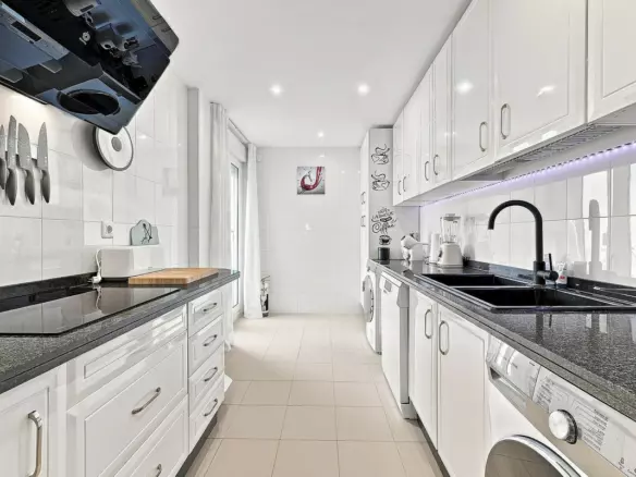 3-bedroom Apartment In Benalmádena, Spain (134 M²)
