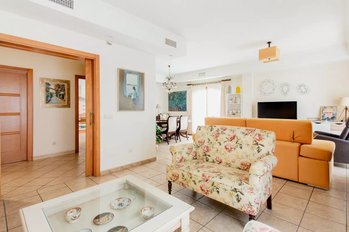 7-bedroom Town House In Estepona, Spain (451 M²)