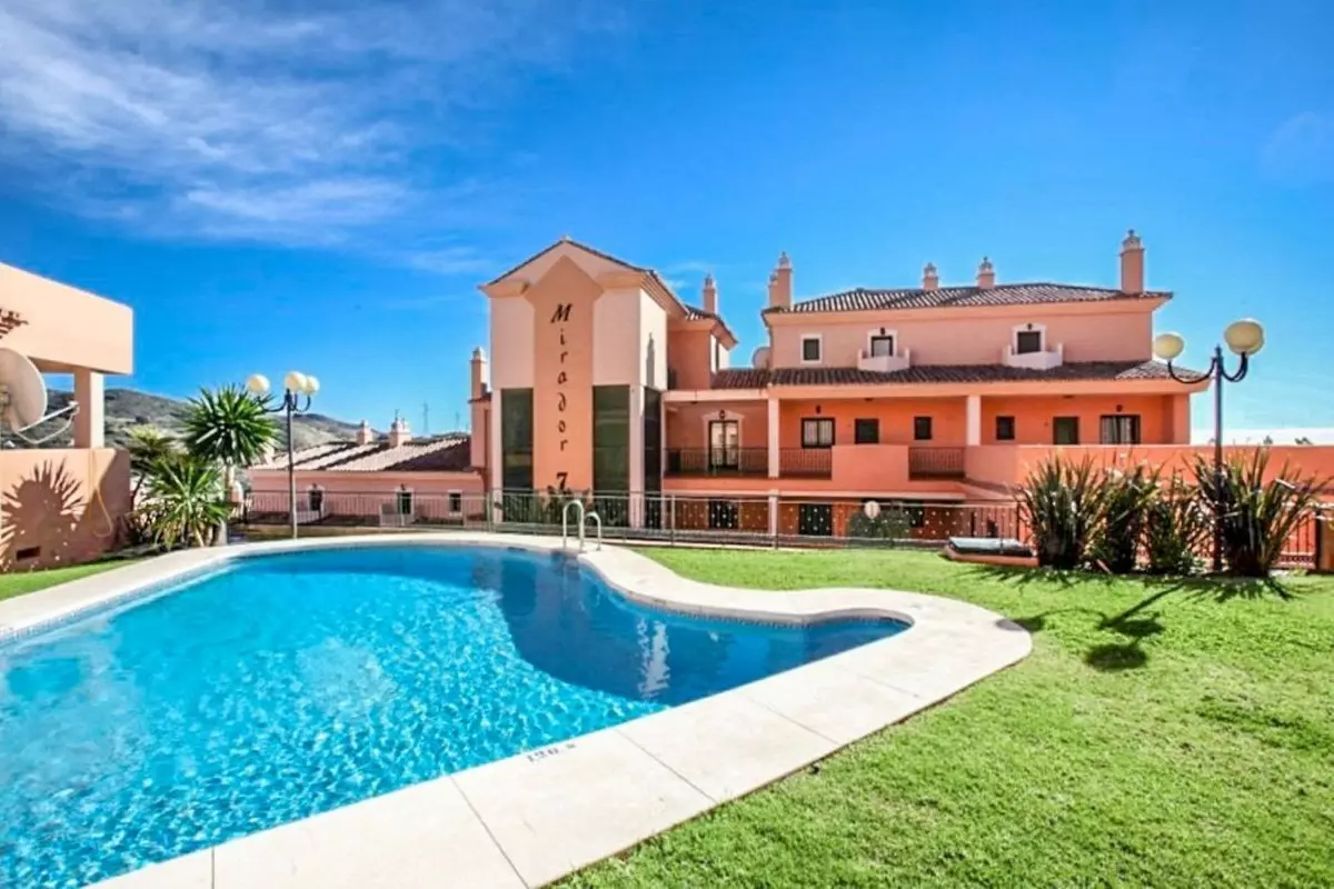 3-bedroom Apartment In Marbella, Spain (100 M²)