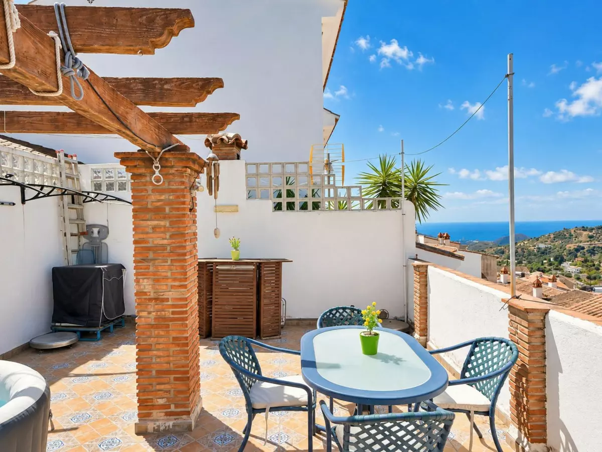 6-bedroom Town House In Ojen, Spain (247 M²)