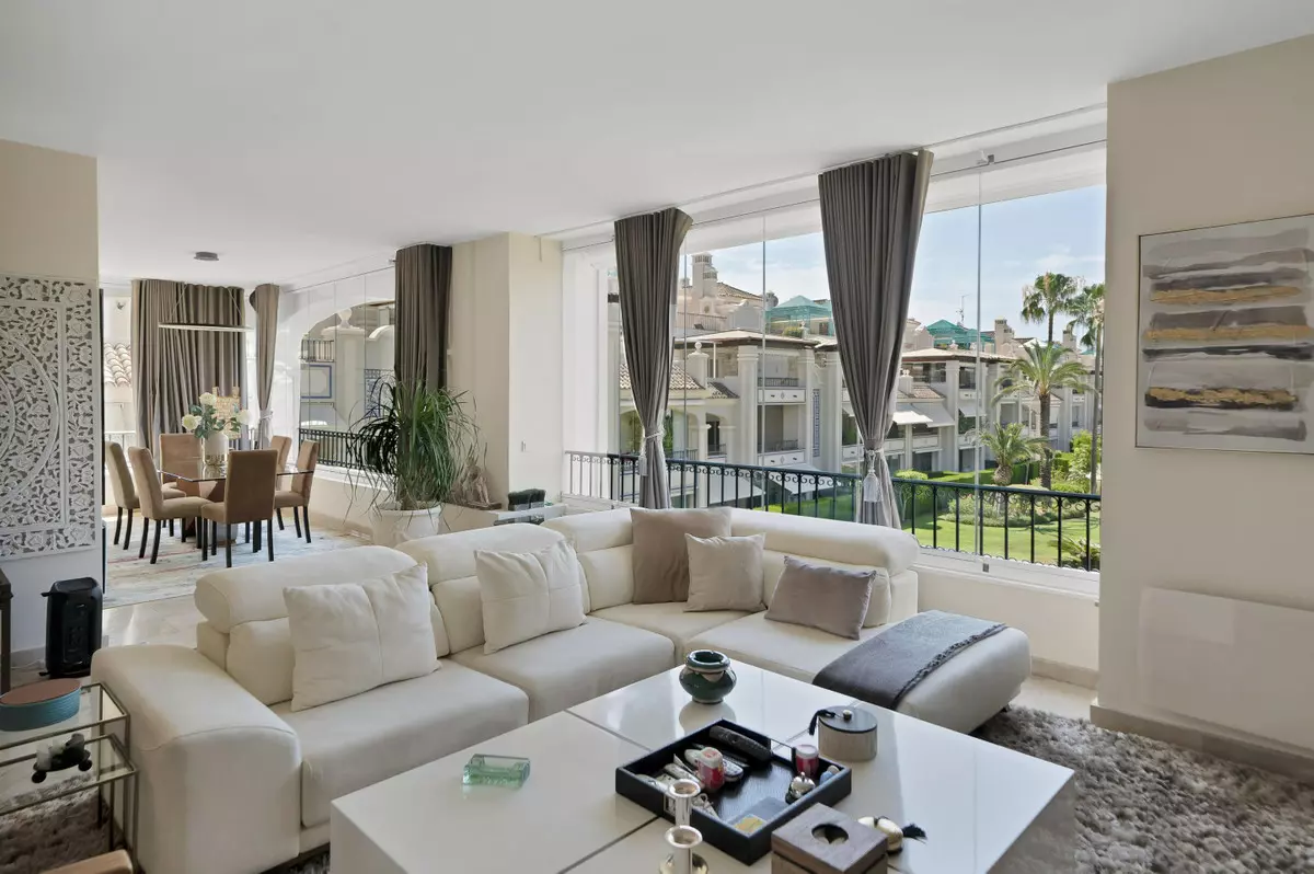 3-bedroom Apartment In Marbella, Spain (289 M²)