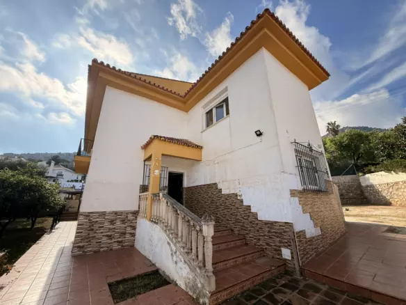 4-bedroom Villa In Alhaurín De La Torre, Spain (147 M²)
