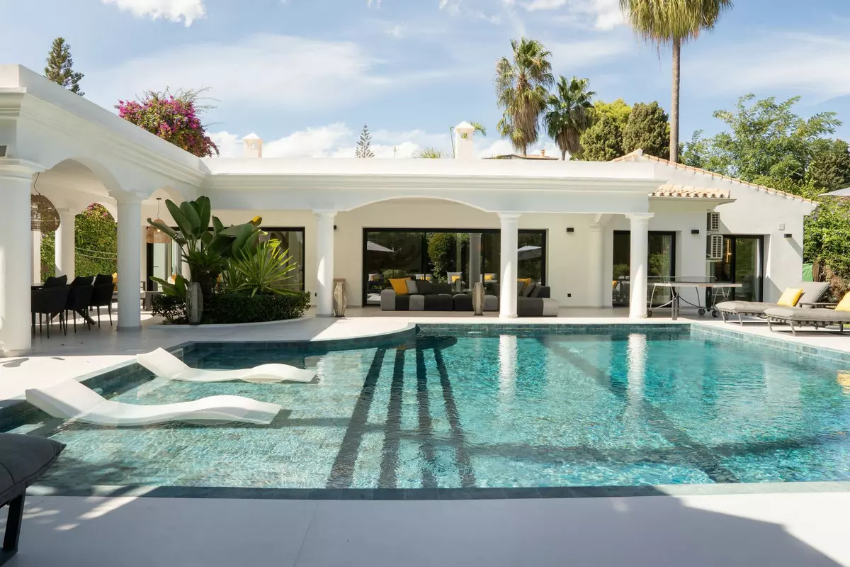 5-bedroom Villa In Estepona, Spain (278 M²)