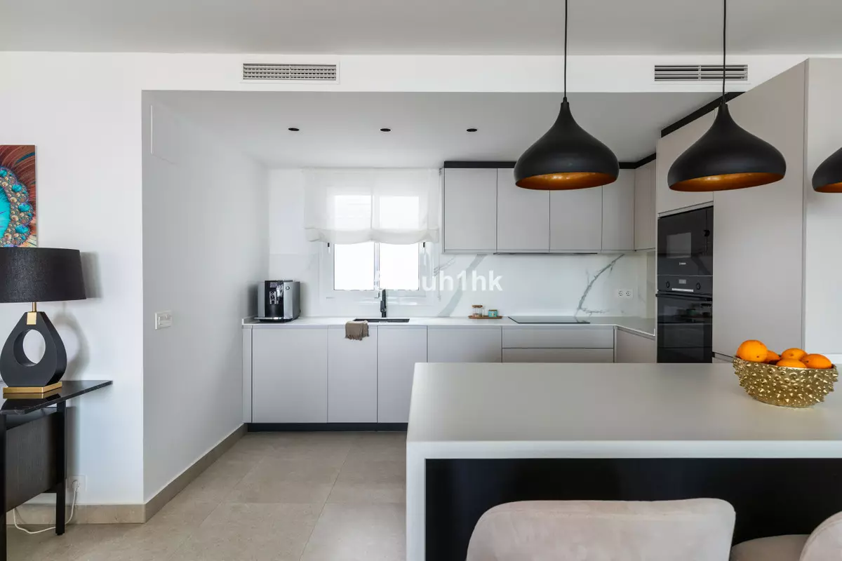 3-bedroom Apartment In Benalmádena, Spain (185 M²)