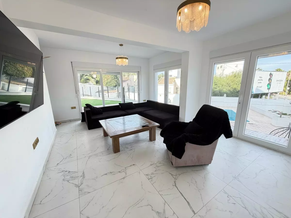 6-bedroom Villa In Orihuela, Spain (240 M²)