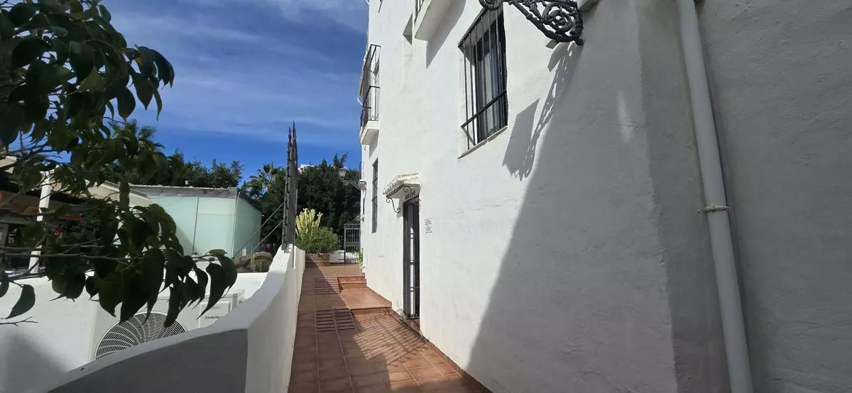1-bedroom Apartment In Marbella, Spain (85 M²)