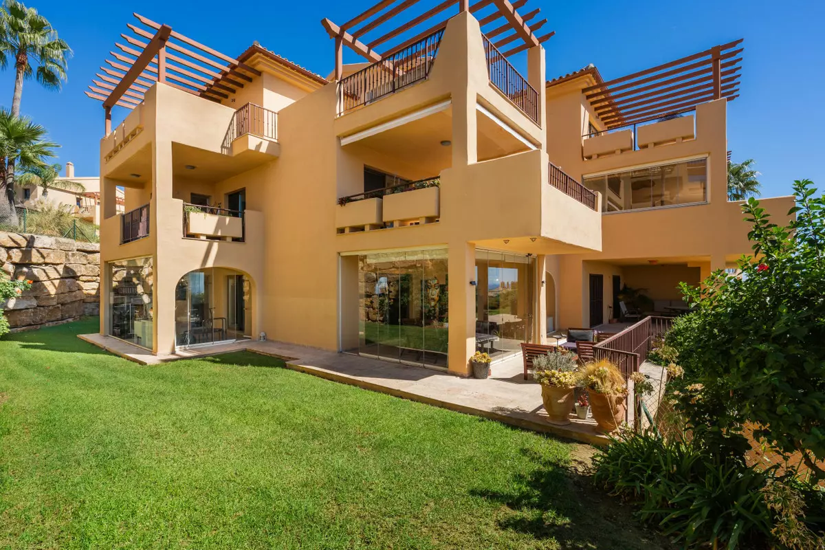 3-bedroom Apartment In Estepona, Spain (128 M²)