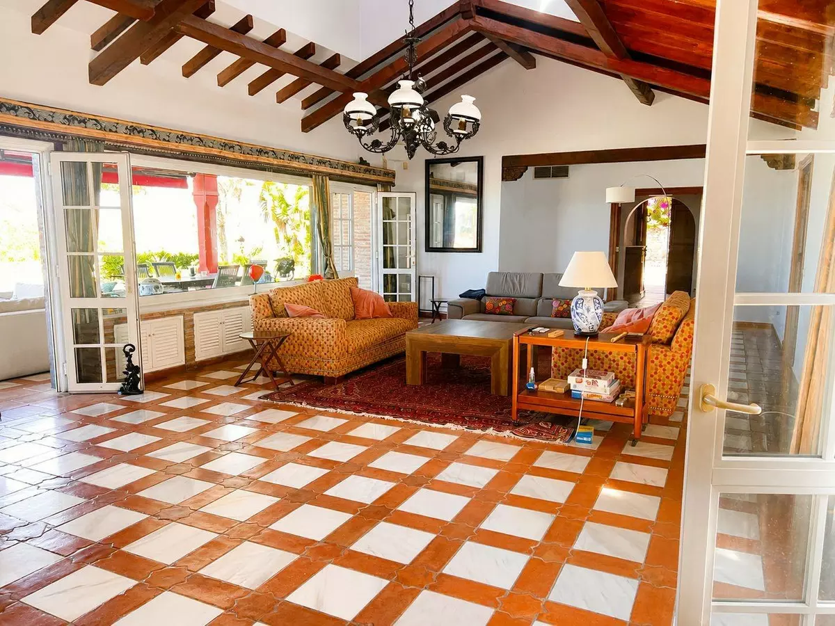 8-bedroom Villa In Benalmádena, Spain (885 M²)