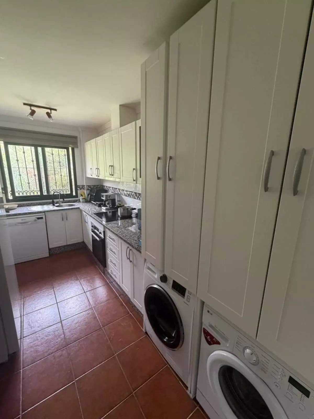 ShowFeedImage-e63f84 3-bedroom Apartment In Marbella, Spain (100 M²)