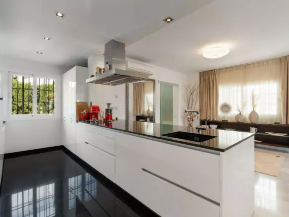 3-bedroom Apartment In Marbella, Spain (151 M²)