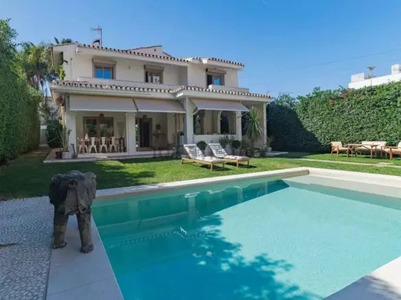 4-bedroom Villa In Torremolinos, Spain (291 M²)