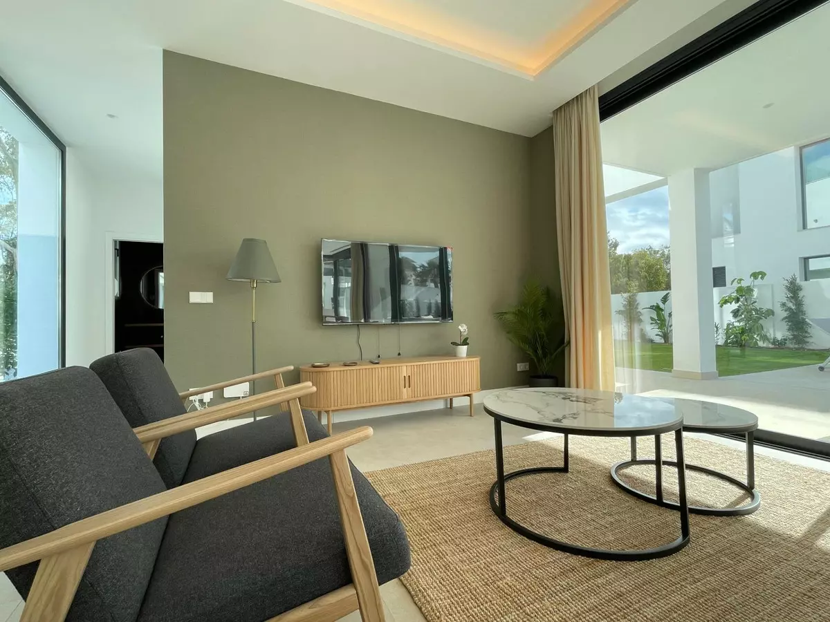 6-bedroom Villa In Estepona, Spain (418 M²)
