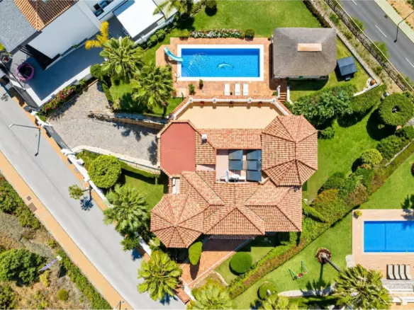 6-bedroom Villa In Benahavis, Spain (585 M²)