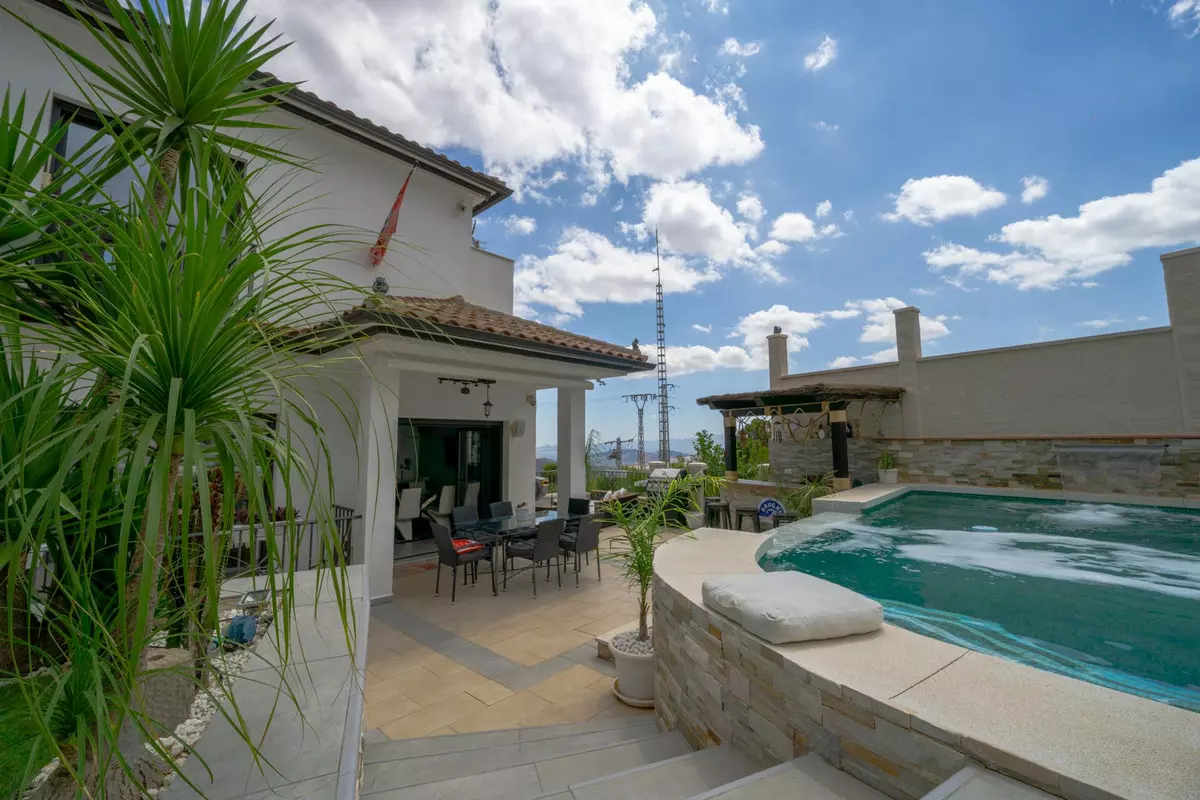 3-bedroom Villa In Casarabonela, Spain (232 M²)