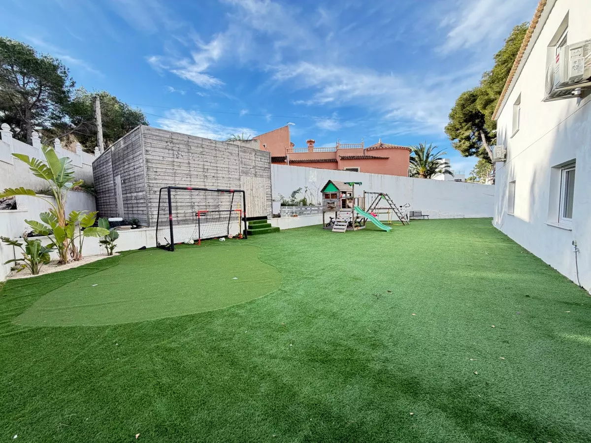 6-bedroom Villa In Orihuela, Spain (240 M²)