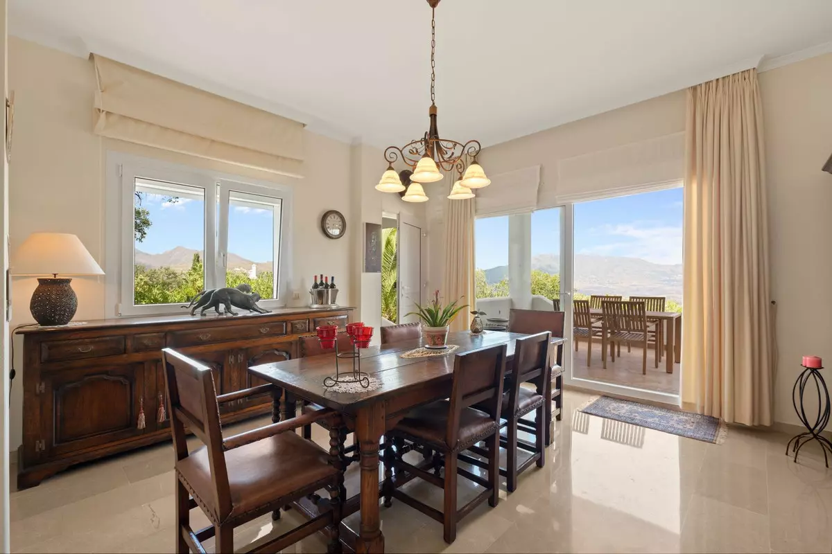 2-bedroom Apartment In Marbella, Spain (125 M²)