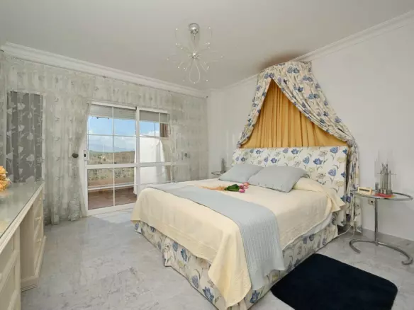 3-bedroom Apartment In Alhaurín El Grande, Spain (189 M²)
