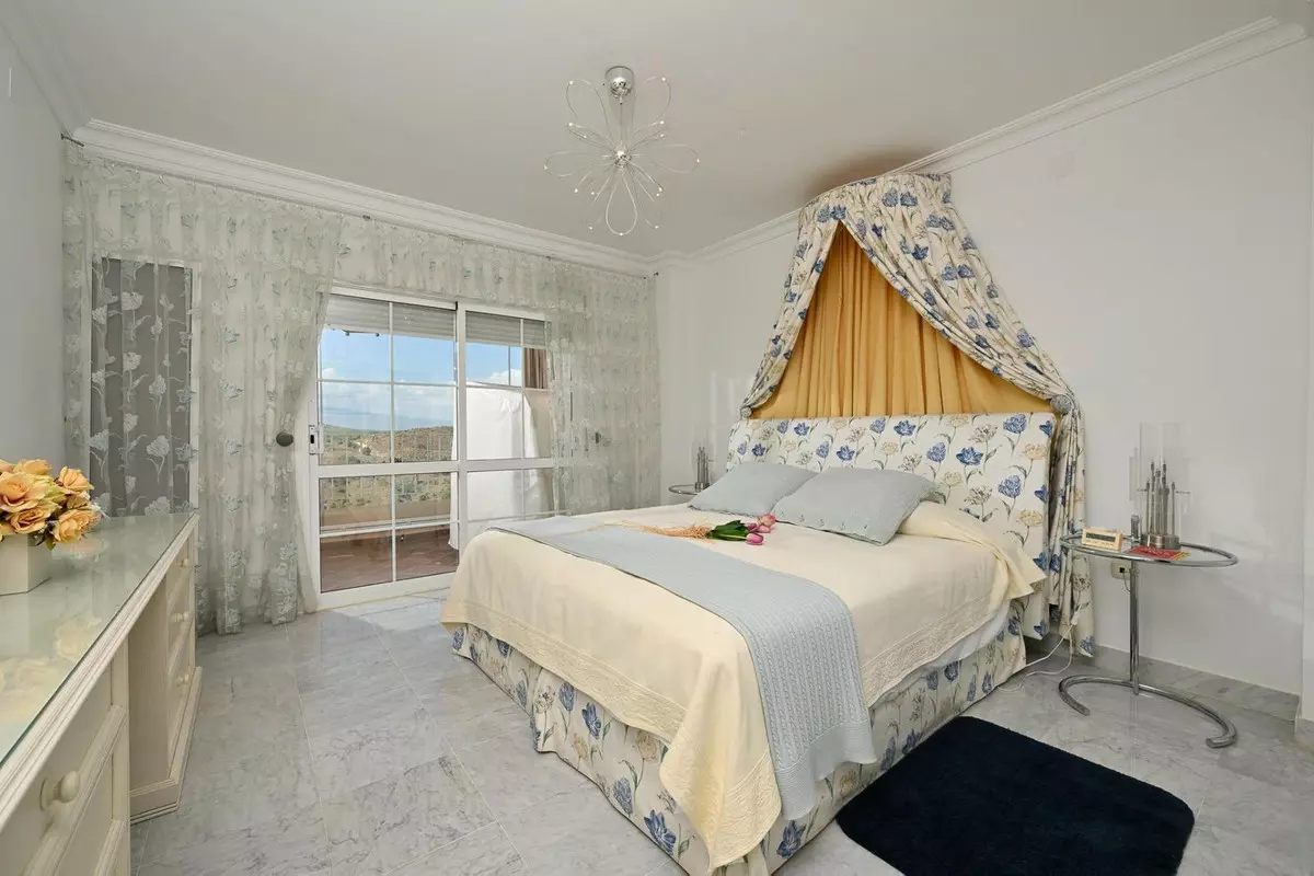 3-bedroom Apartment In Alhaurín El Grande, Spain (189 M²)