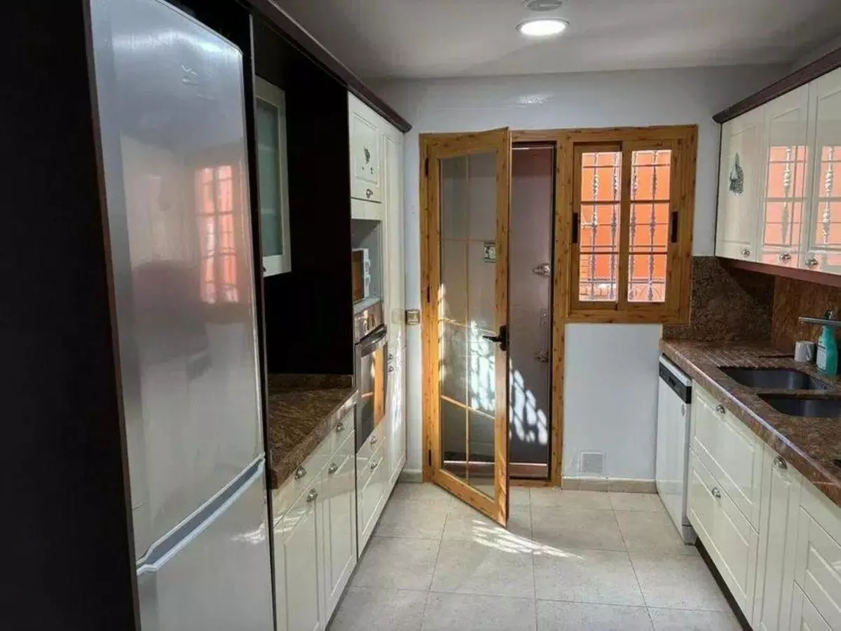 4-bedroom Villa In Estepona, Spain (240 M²)