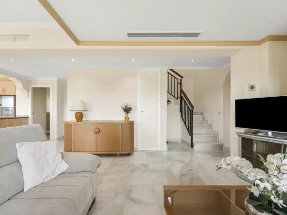 5-bedroom Apartment In Estepona, Spain (205 M²)