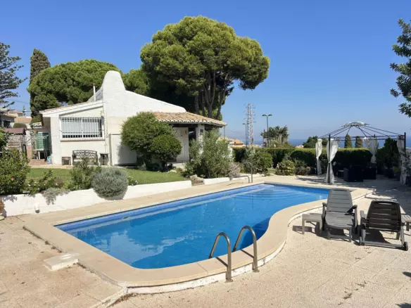 3-bedroom Villa In Fuengirola, Spain (184 M²)